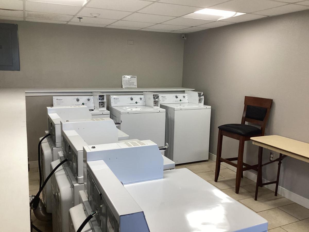 Super 8 By Wyndham Baltimore Northwest Εξωτερικό φωτογραφία