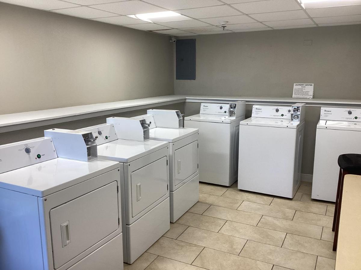 Super 8 By Wyndham Baltimore Northwest Εξωτερικό φωτογραφία