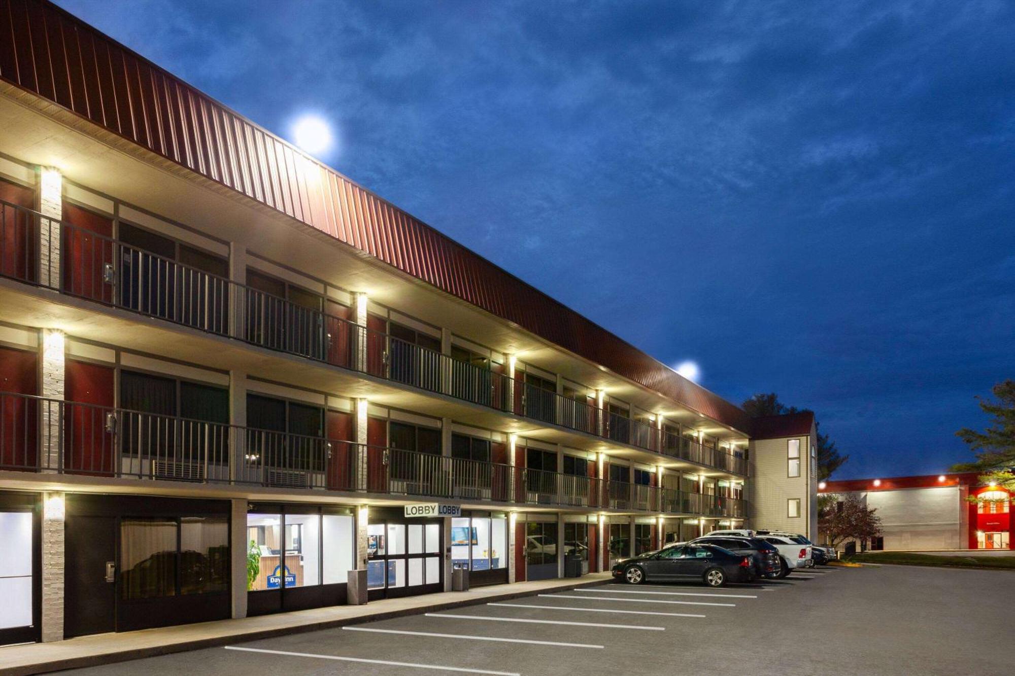 Super 8 By Wyndham Baltimore Northwest Εξωτερικό φωτογραφία