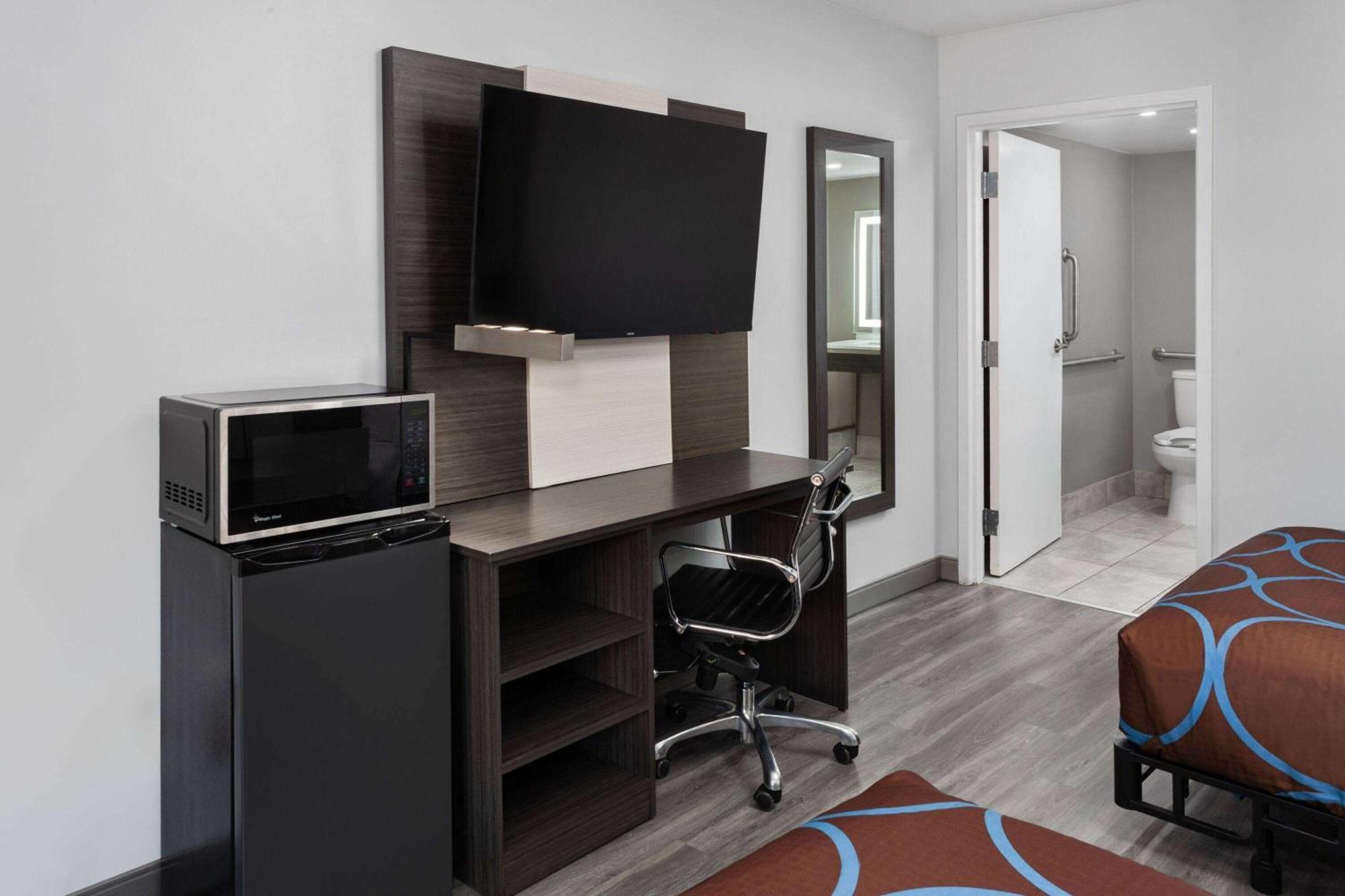 Super 8 By Wyndham Baltimore Northwest Εξωτερικό φωτογραφία